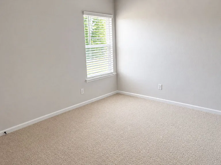 524 Lively Cres — Photo 13