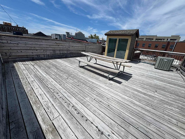 105 E 6th St #A — Photo 22