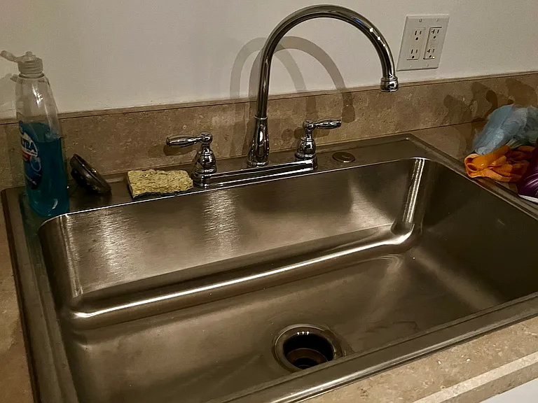 37 Bermuda Colony — Photo 5