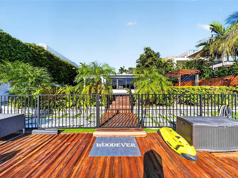 460 W Dilido Dr — Photo 39