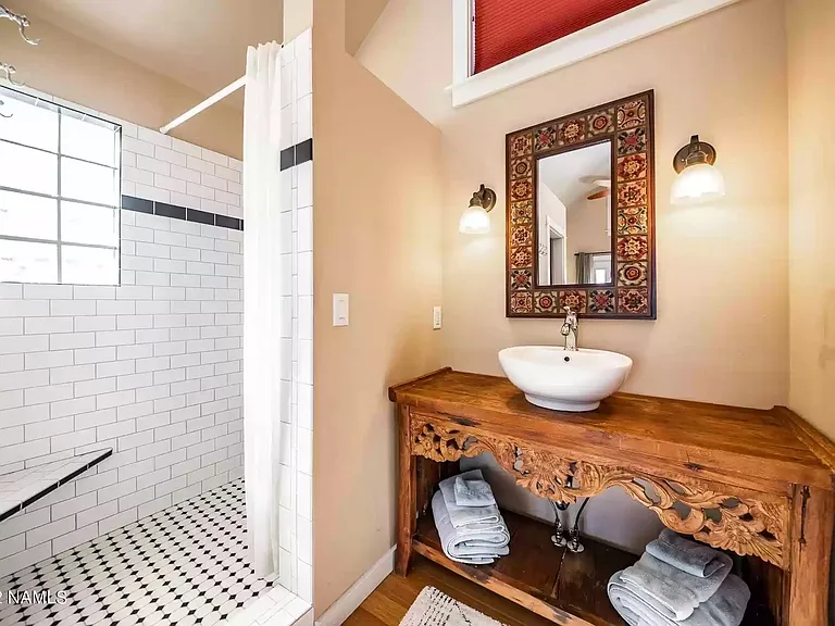907 W Summit Ave — Photo 11