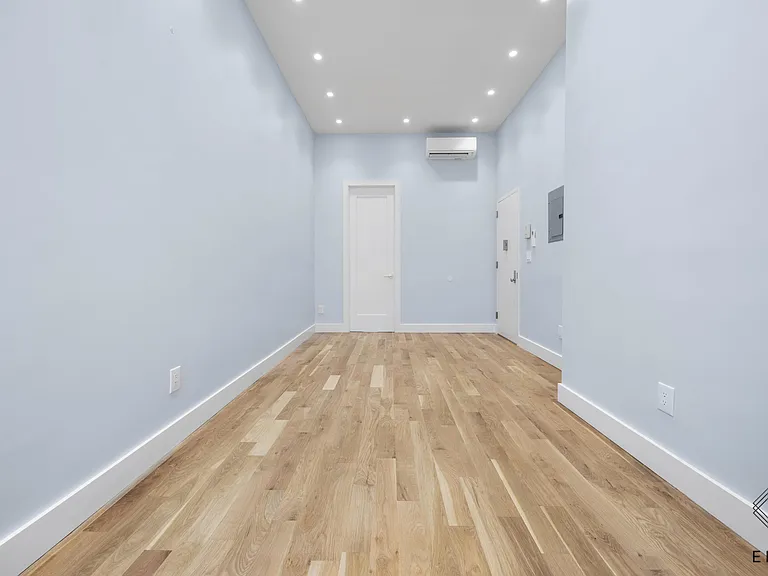 690 Onderdonk Ave #3A — Photo 4
