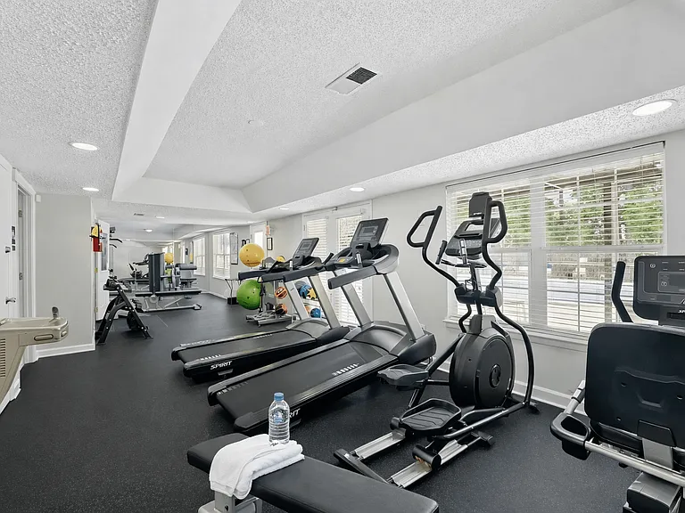 Maplewood Pointe — Photo 11