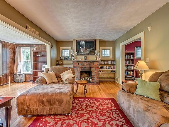 4th image of 624 Wolcott Ave