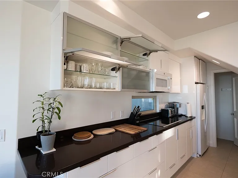 558 Cliff Dr — Photo 9