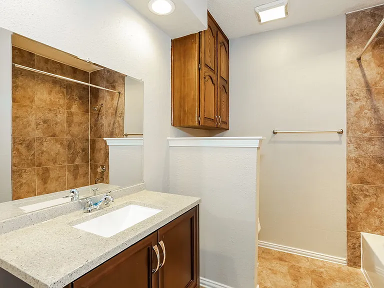 223 N Willow St — Photo 14