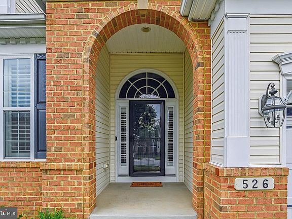 3rd image of 526 Donner Way