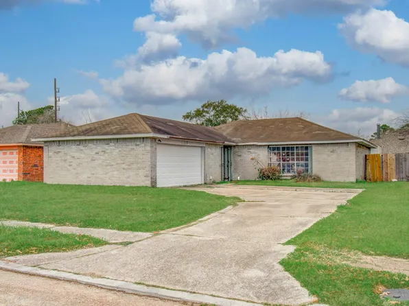 11927 Loveland Pass Dr, Houston, TX 77067