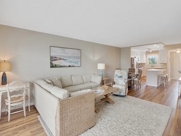 4049 Ocean Dr #204 — Photo 11