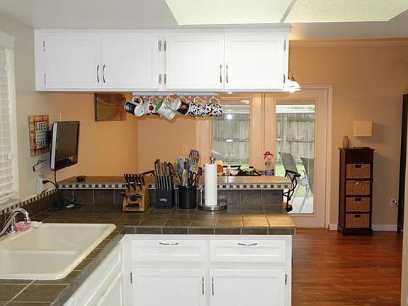 3rd image of 6703 Gilda Dr