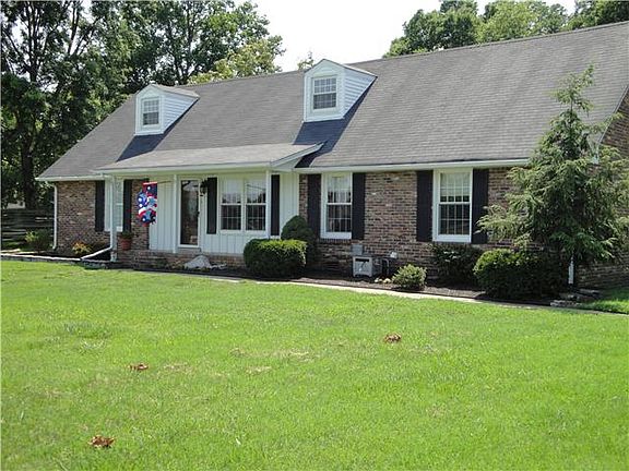2nd image of 123 Lakewood Cir