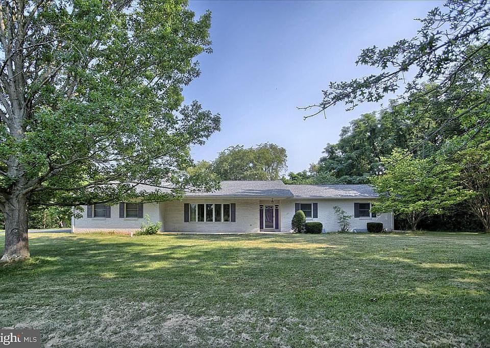 1st image of 401 Mumper Ln