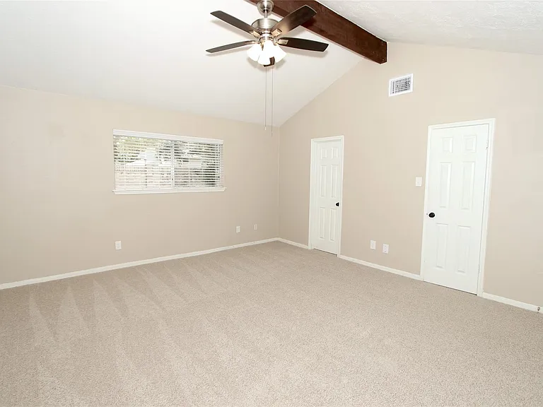 2731 Colony Dr — Photo 9