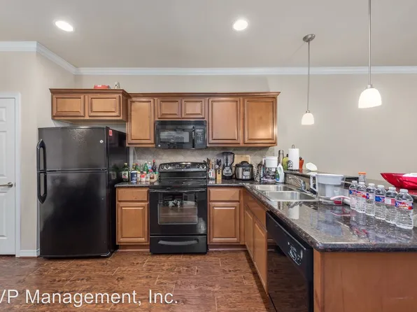 1198 Jones Butler Rd APT 2004, College Station, TX 77840