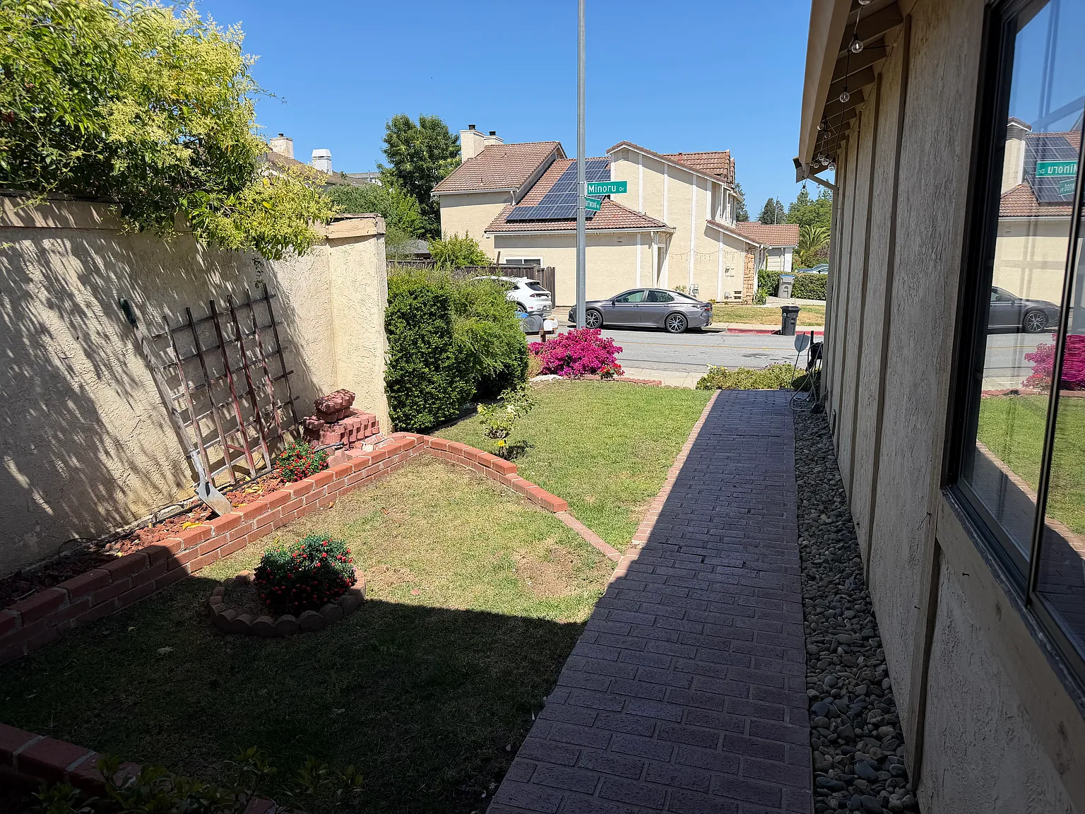 3 bed, 1098 sqft, $4,250 — Photo 4