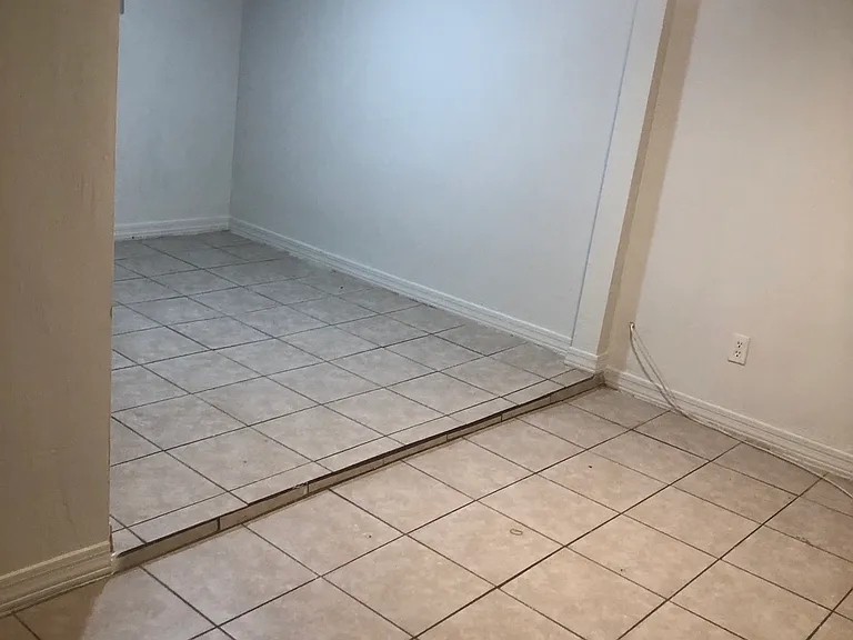 10202 N 9th Ave #5 — Photo 11