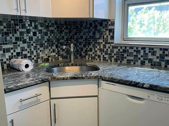 3rd image of 25-98 Steinway St #3R