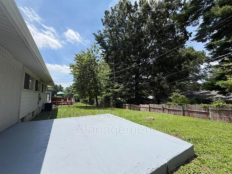 10329 Chesley Dr — Photo 4