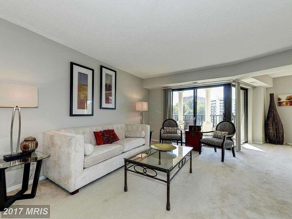 1st image of 1600 N Oak St APT 526