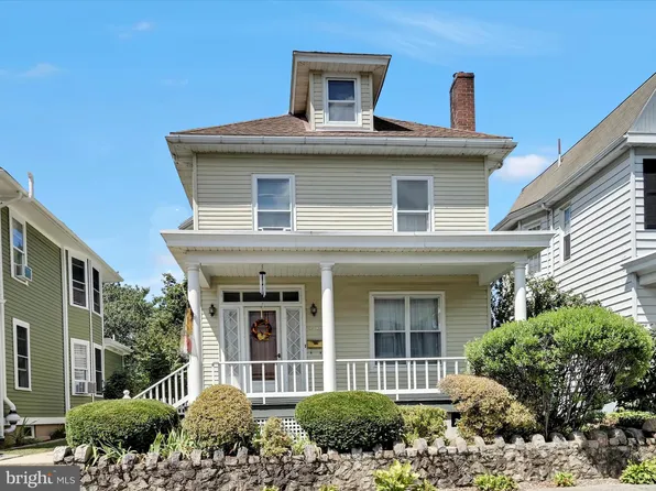 624 E Edwards Ave, Pottsville, PA 17901