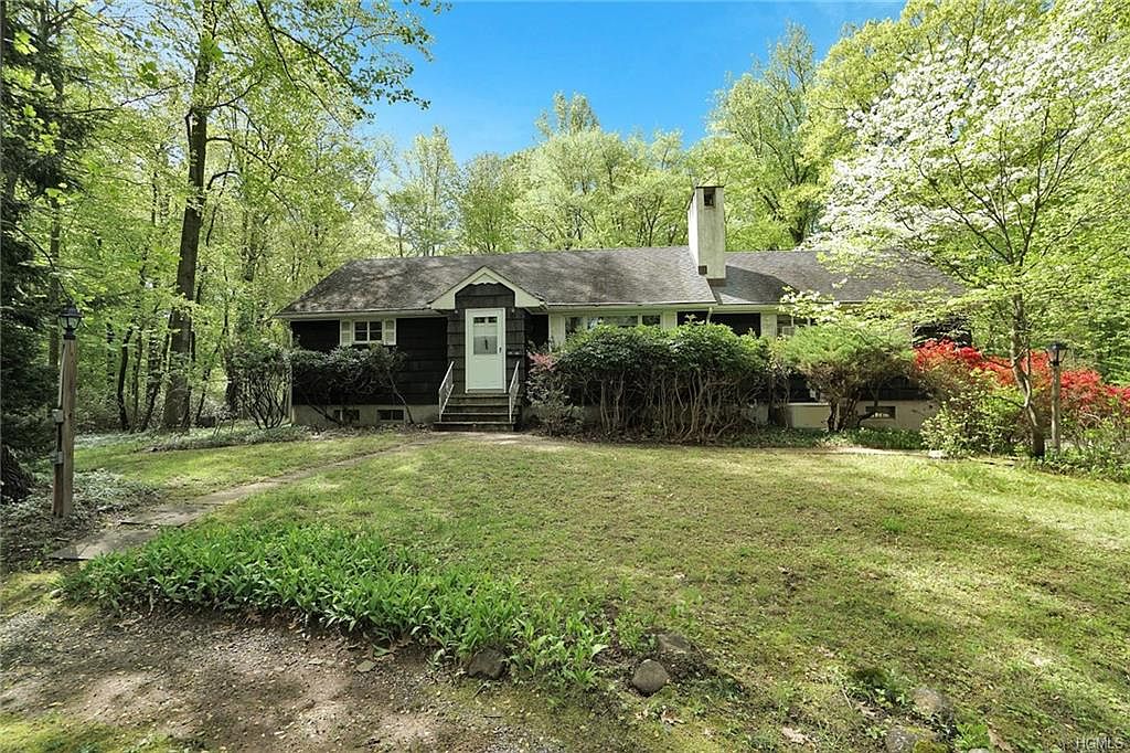 135 Van Houten Flds, West Nyack, NY 10994 Zillow