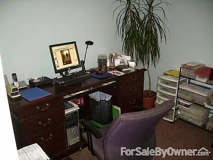 2nd bedroom : Next to master, use as bedroom or office space, large.