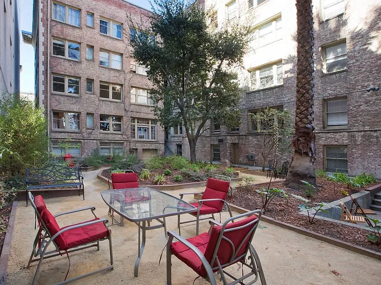 1450 Alice Street (244rc) — Photo 6