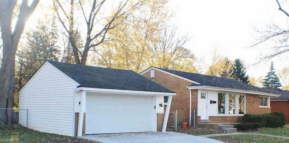 1st image of 20496 Kenmore Ave