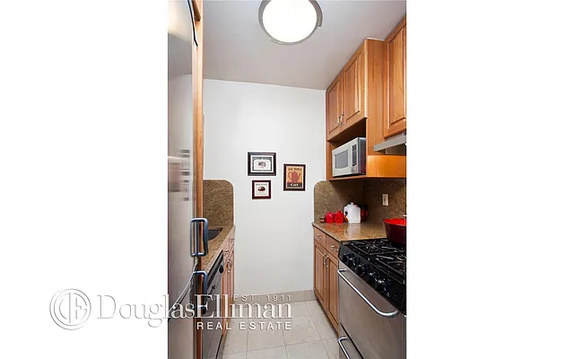 Rented by Douglas Elliman | media 25