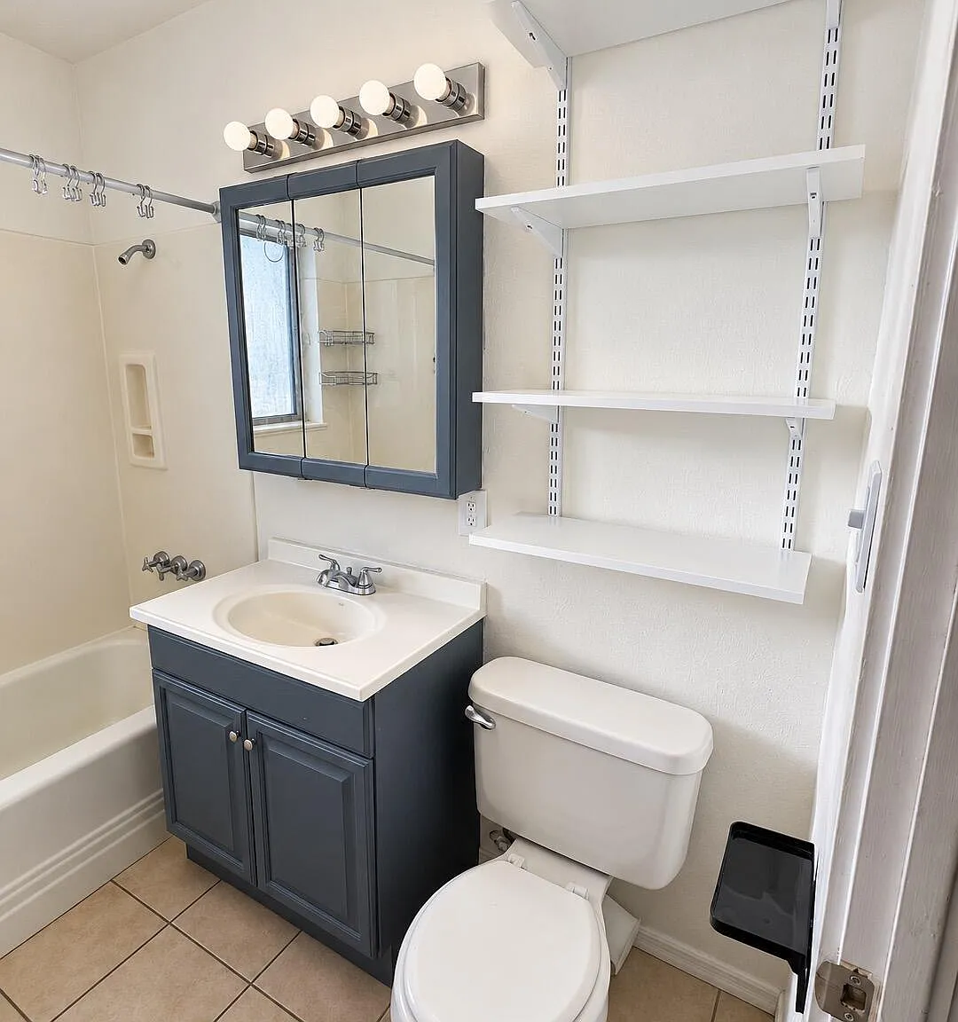 2 bed, 1.0 bath, 1069 sqft, $2,000 — Photo 4