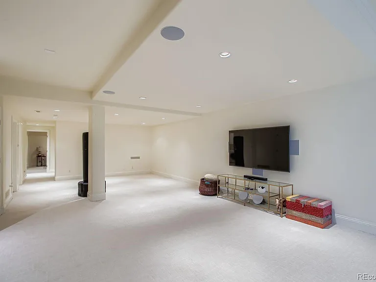 450 N Detroit St — Photo 21