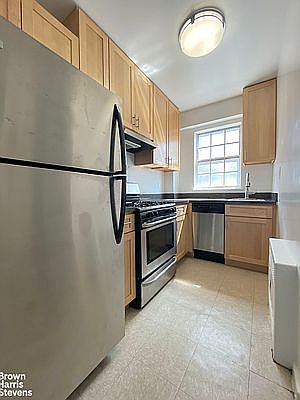 4th image of 200 E 15th St APT 18D