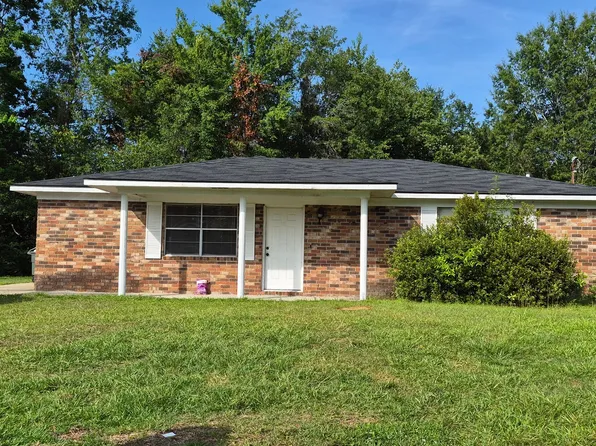 145 Deerwood Ct, Hinesville, GA 31313