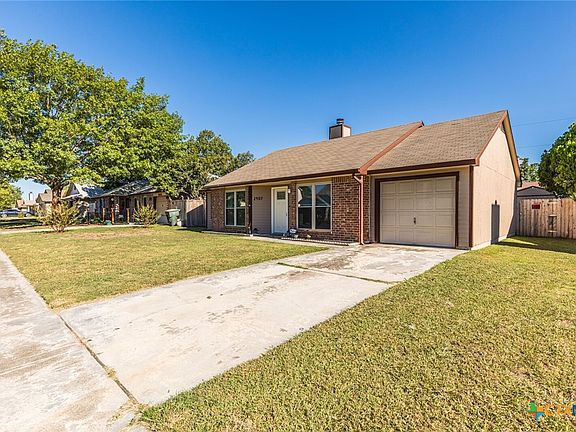 3rd image of 2407 Hemlock Dr