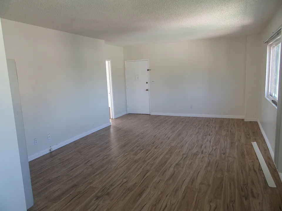 3008 S West View St #1/2