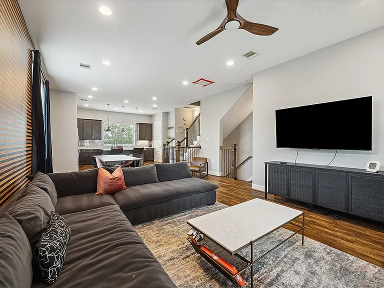 1412 Cleburne St — Photo 11