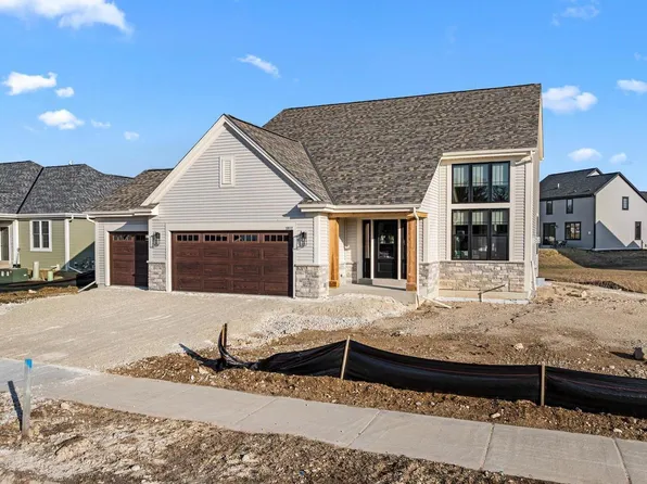 3817 White Oak WAY, Waukesha, WI 53188