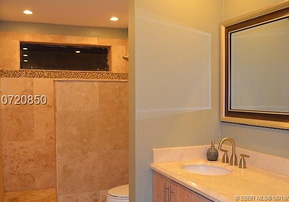 5th image of 9883 Fairway Cove Ln