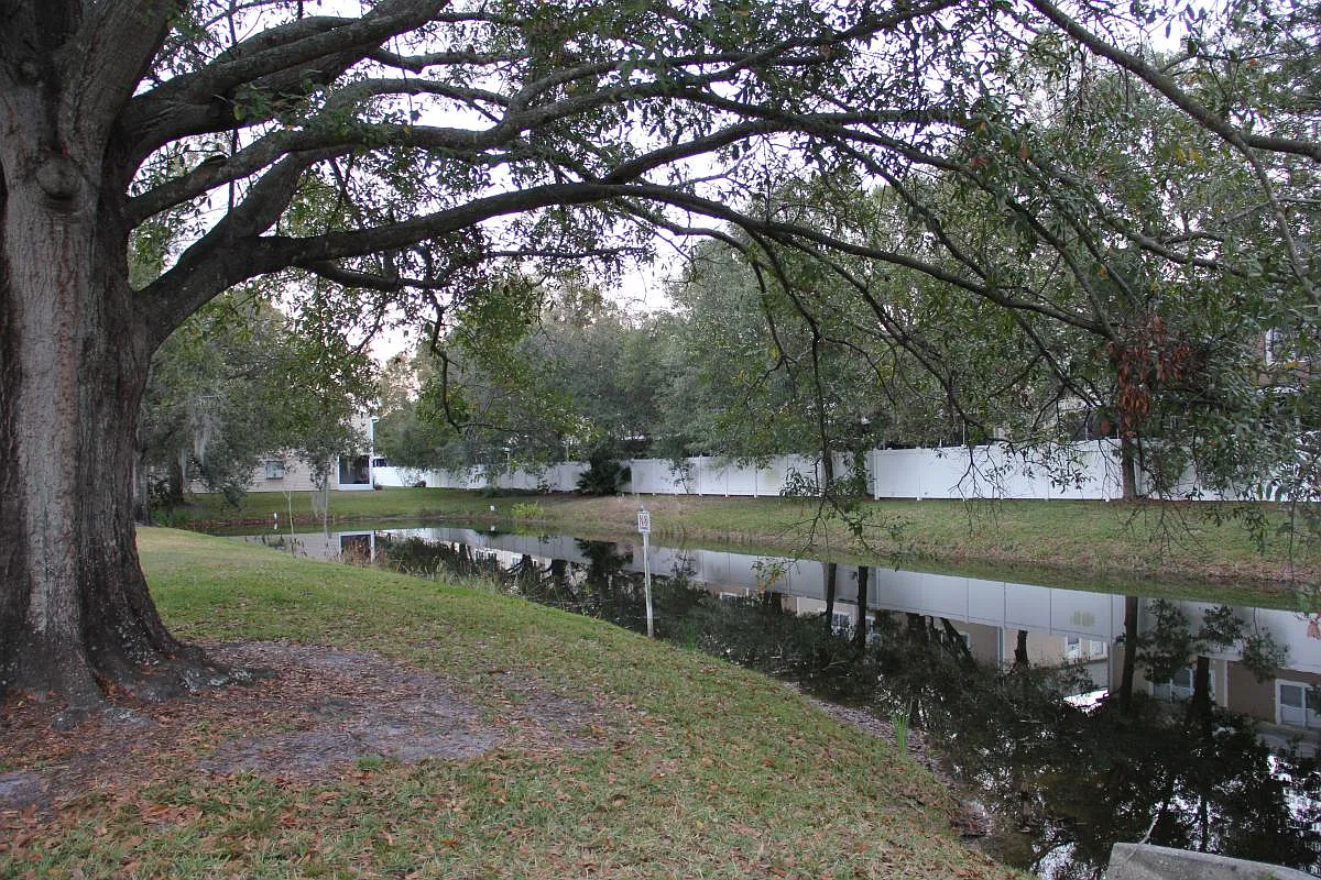 2 bed, 2.5 bath, 1410 sqft, $1,850 — Photo 2