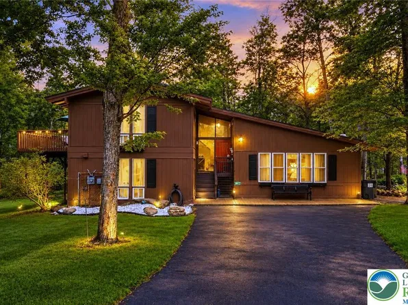 317 Arthur Cir, Tobyhanna, PA 18466