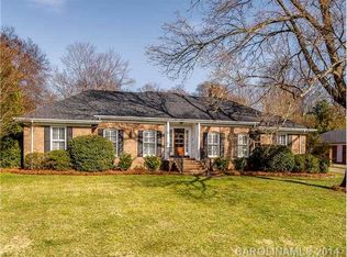 3823 Foxcroft Rd, Charlotte, NC 28211