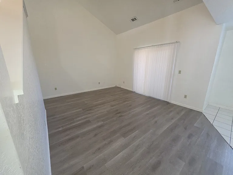 1943 Glen Ridge Dr — Photo 12
