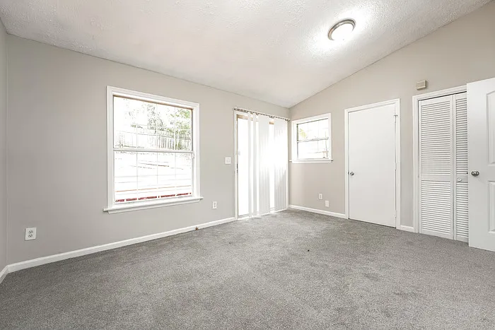 5713 Wells Cir — Photo 8
