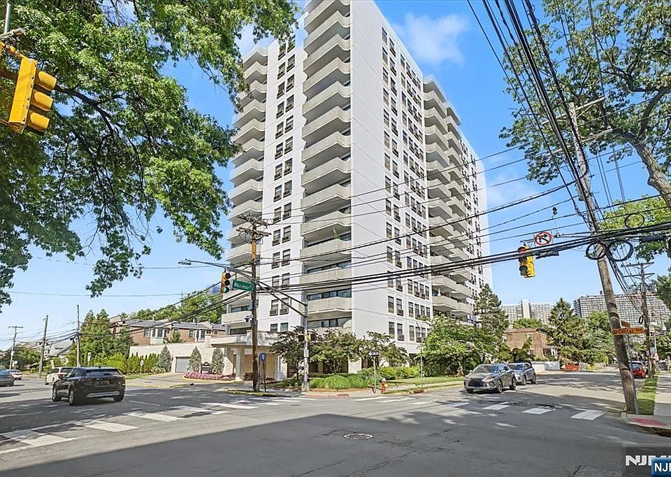 1st image of 1600 Center Ave APT 1A