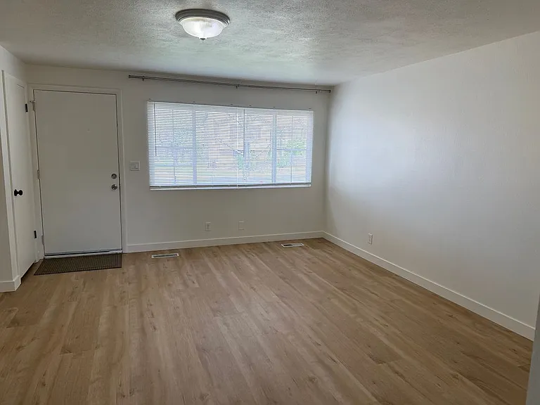 81 W 300 N #TOWNHOUSE — Photo 14