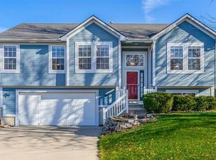 5839 Meadowsweet Ln, Shawnee, KS 66226