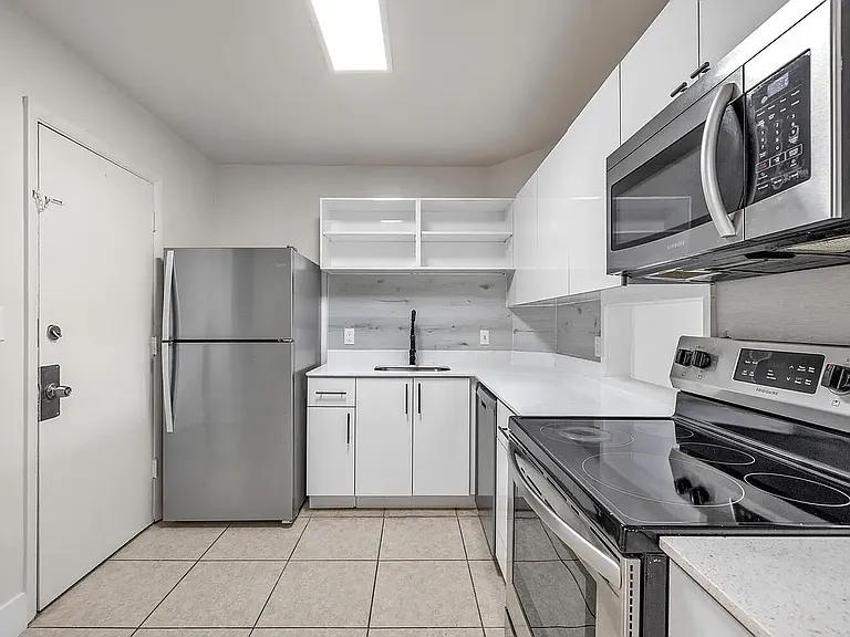 1735 Dewey St #201 — Photo 4