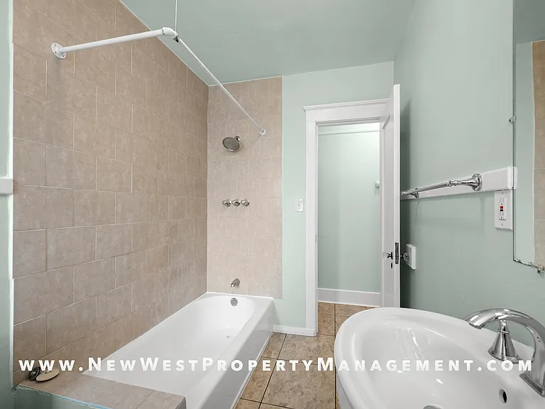 2417 Market St — Photo 26