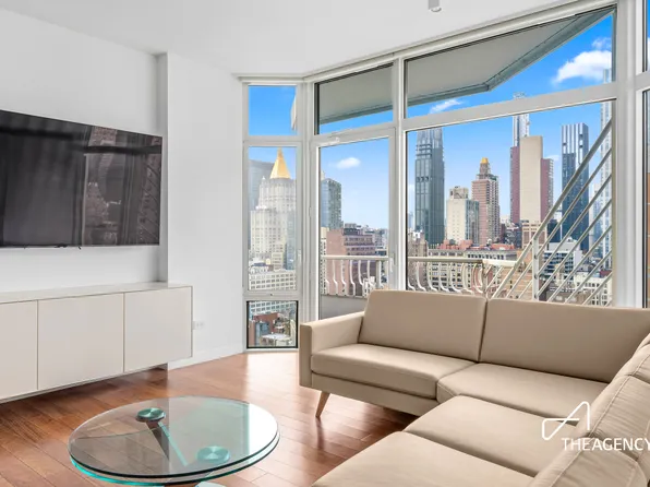 200 East 32nd Street image 3 of 16