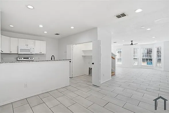 5812 Giddyup Ln — Photo 11